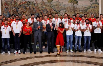 Los reyes Felipe y Letizia reciben en audiencia a la selección española de baloncesto tras imponerse ayer vencedores del Mundial de baloncesto, esta tarde en el Palacio de la Zarzuela. 