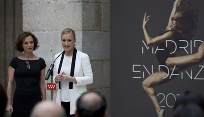 Cifuentes con la directora art&iacute;stica del Festival Madrid en Danza.