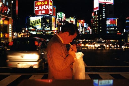 Escena nocturna en Shinjuku, Tokio