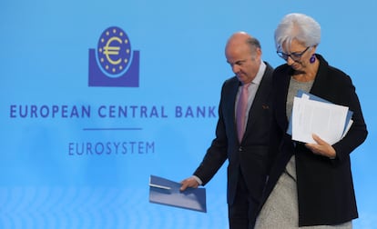 La presidenta del Banco Central Europeo (BCE), Christine Lagarde (derecha), y el vicepresidente Luis de Guindos en un evento del Banco Central Europeo.