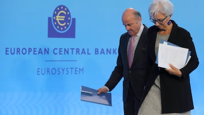 La presidenta del Banco Central Europeo (BCE), Christine Lagarde (derecha), y el vicepresidente Luis de Guindos en un evento del Banco Central Europeo.