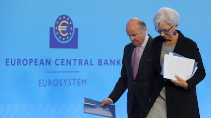 La presidenta del Banco Central Europeo (BCE), Christine Lagarde (derecha), y el vicepresidente Luis de Guindos en un evento del Banco Central Europeo.