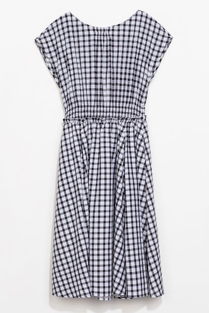 Vestido de Zara (39,95 euros).