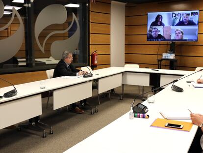 El presidente del PNV Andoni Ortuzar,junto a los miembros del EBB en la sede de su partido este lunes, donde han realizado una reunión por videoconferencia.