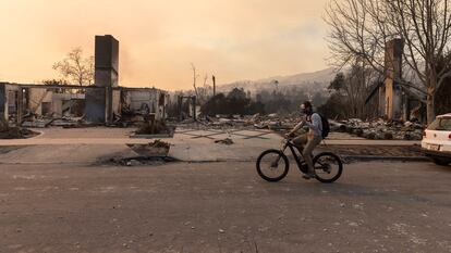 Un barrio en Pacific Palisades tras los incendios en California.