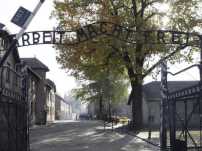 La entrada del campo de esterminio nazi de Auschwitz