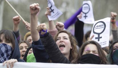 Un grupo de mujeres durante la huelga feminista del 8 de marzo.