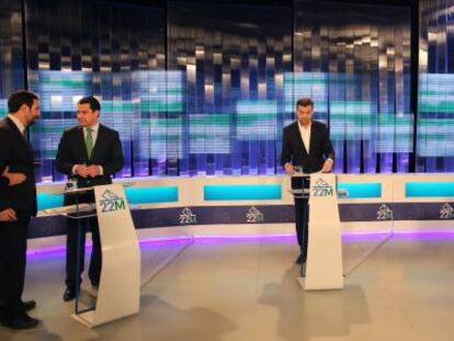 Los candidatos del PSOE PP e IU a la Junta antes del primer debate televisivo.