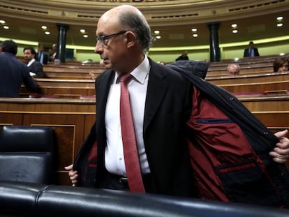 El ministro de Hacienda, Crist&oacute;bal Montoro, en el Congreso. 