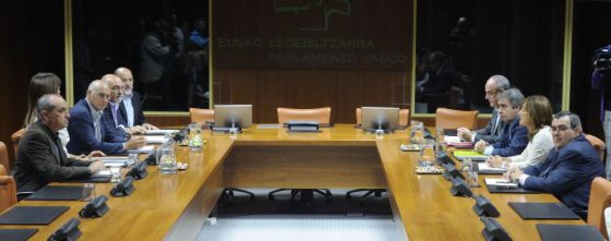 PNV y PSE cierran el acuerdo que alivia la minoría del Gobierno vasco ...