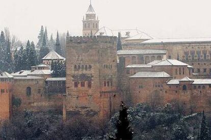 Imagen de la Alhambra, ayer cubierta de nieve.