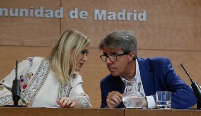 Cristina Cifuentes y &Aacute;ngel Garrido este martes tras el Consejo de Gobierno de la CAM.