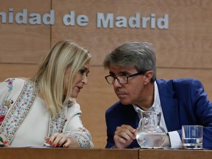 Cristina Cifuentes y &Aacute;ngel Garrido este martes tras el Consejo de Gobierno de la CAM.