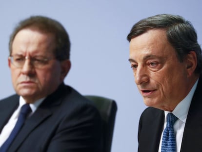 Vítor Constancio e Mario Draghi, na quinta-feira, em Frankfurt.