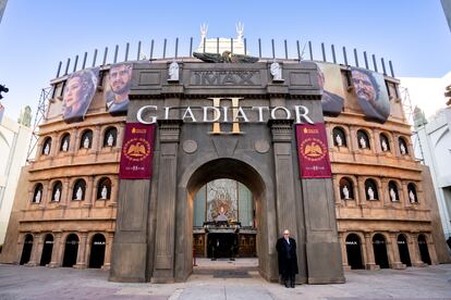 El Teatro Chino de Hollywood, convertido en el Coliseo para el estreno y la promoción de 'Gladiator II', en Los Ángeles, el 20 de noviembre de 2024.