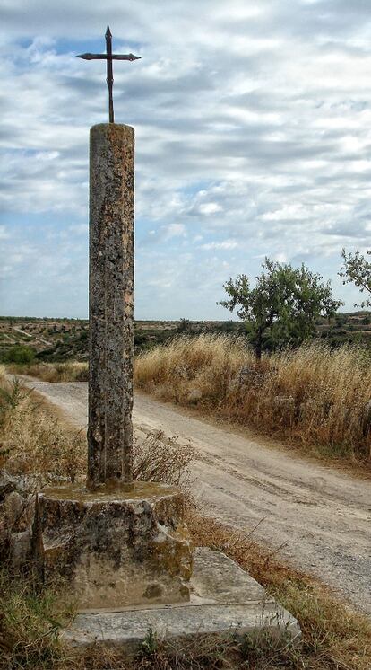 Imagen de la cruz y fuste robados.