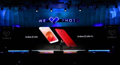 Jen Chuang, directora de diseño de Asus, presenta el ZenFone 4 Selfie y ZenFone 4 Selfie Pro en Europa.