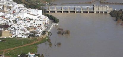 Central hidroeléctrica en Alcalá del Río (Sevilla).