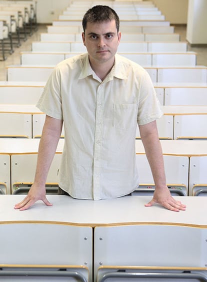 Santiago Morales, en un aula de la Universidad de Granada, donde dio clase.