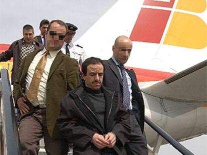 Youssef Belhadj, a su llegada ayer a Barajas.