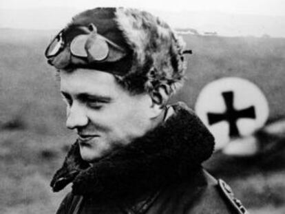 Manfred von Richthofen, o Barão Vermelho, no ano 1916.