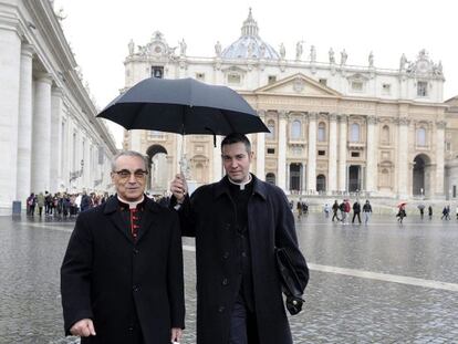 El cardenal Abril y Castello la semana pasada en San Pedro.