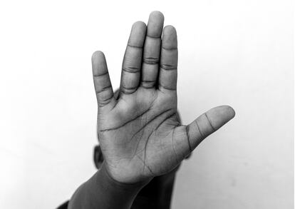 "Esta mano quiere pedir perdón y también es un STOP a quienes intenten hacernos daño", explica Omar, autor de la imagen.

