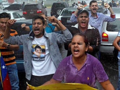 Partidários da oposição durante um protesto contra o Supremo Tribunal em Caracas.