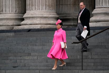 La ministra del Interior de Gran Bretaña, Priti Patel, a su salida de la catedral de San Pablo.
