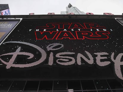 El logo de Disney en Times Square, en Nueva York. 