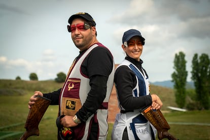 Alberto Fernández y Fátima Gálvez, el pasado mes de abril en el campo de tiro de Mollet del Vallés.