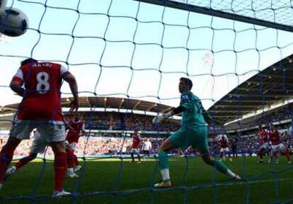 El Arsenal encaja su segundo gol.