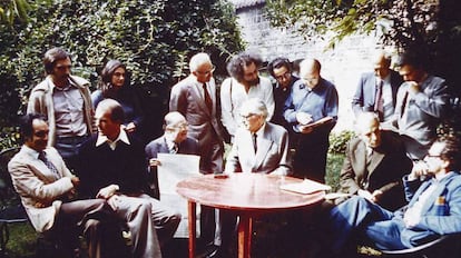 Miembros de OuLiPo, fotografiados en septiembre de 1975 en Boulogne (Francia)