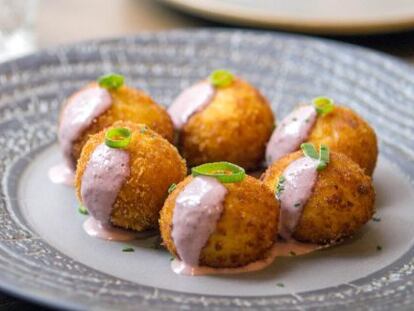 Croquetas de aj&iacute; de gallina de La Jefa.