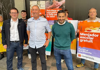 Joan Baldoví junto a Vicent Marzà (derecha) e Ignasi Garcia, en Castellón. 