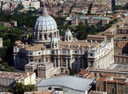 El auditórium de Pablo VI, en primer término, en la Ciudad del Vaticano.