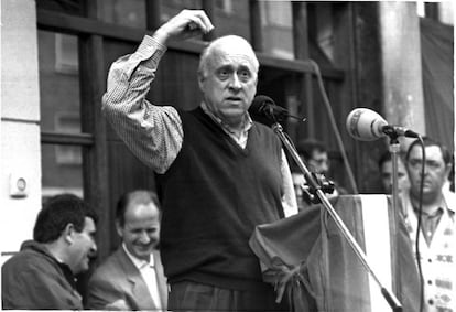Xabier Arzalluz, durante un mitin del Partido Nacionalista Vasco celebrado en Lejona, el 2 de octubre de 1994.