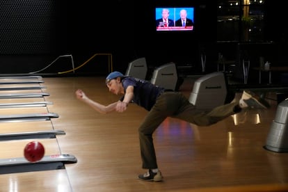 A television broadcasts the debate at a bowling alley in South Portland, Maine.