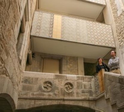 Interior de la casa Collage, con los arquitectos Bet Capdeferro y Ramón Bosch.