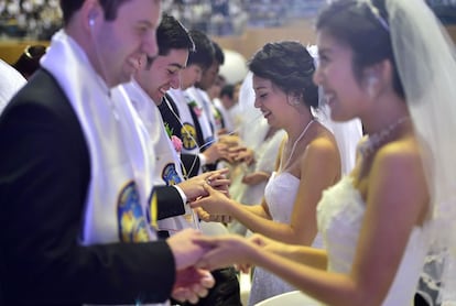 Unas 3.000 parejas de 62 países contrajeron matrimonio en una boda masiva en Corea del Sur oficiada por la Iglesia de la Unificación, conocida como la secta Moon, que lleva celebrando este tipo de ceremonias desde hace más de cinco décadas.