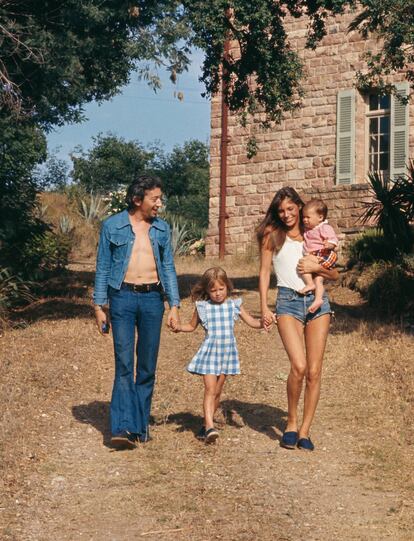 Jane Birkin popularizó el microshort vaquero en unas vacaciones familiares en Saint Tropez. 