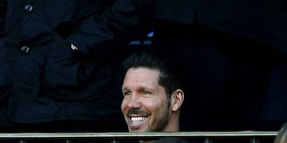 Simeone, en la grada del Calderón el sábado.