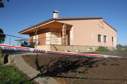 Dos mujeres fueron victimas anoche de un asalto con violencia en su casa de La Bruguera en Campllong (Girona).