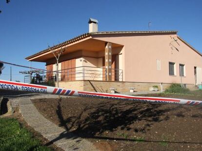 Dos mujeres fueron victimas anoche de un asalto con violencia en su casa de La Bruguera en Campllong (Girona).