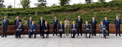 Florentino Pérez, en el centro de la imagen, junto al resto de su junta directiva.