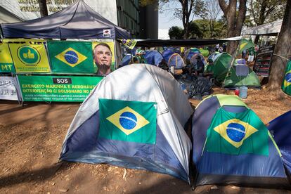 Acampamento de apoiadores do presidente Jair Bolsonaro nesta quinta-feira, na Esplanada dos Ministérios, em Brasília.