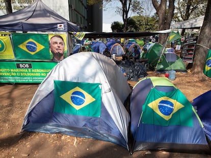 Acampamento de apoiadores do presidente Jair Bolsonaro nesta quinta-feira, na Esplanada dos Ministérios, em Brasília.