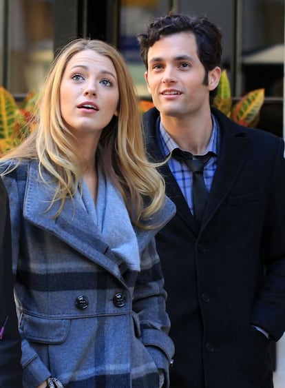 Blake Lively y Penn Badgley, Dan Humphrey y Serena van der Woodsen en la famosa serie ‘Gossip Girl’, estuvieron saliendo durante tres años y terminaron su relación en 2010, con la serie todavía en antena. "Fuimos constantemente profesionales, para ser honestos, y ambos deberíamos felicitarnos porque esas cosas son muy complicadas y supimos manejarlo", dijo Badgley sobre trabajar con Lively después de su ruptura.