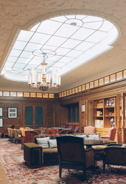 Uno de los salones del hotel Palace. En su reciente reforma ha mantenido el parqué y algunos mármoles.