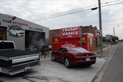 Una señal en apoyo a Trump en las calles de Río Grande City. 